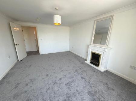 Flat Knaresborough Court in Milton Keynes