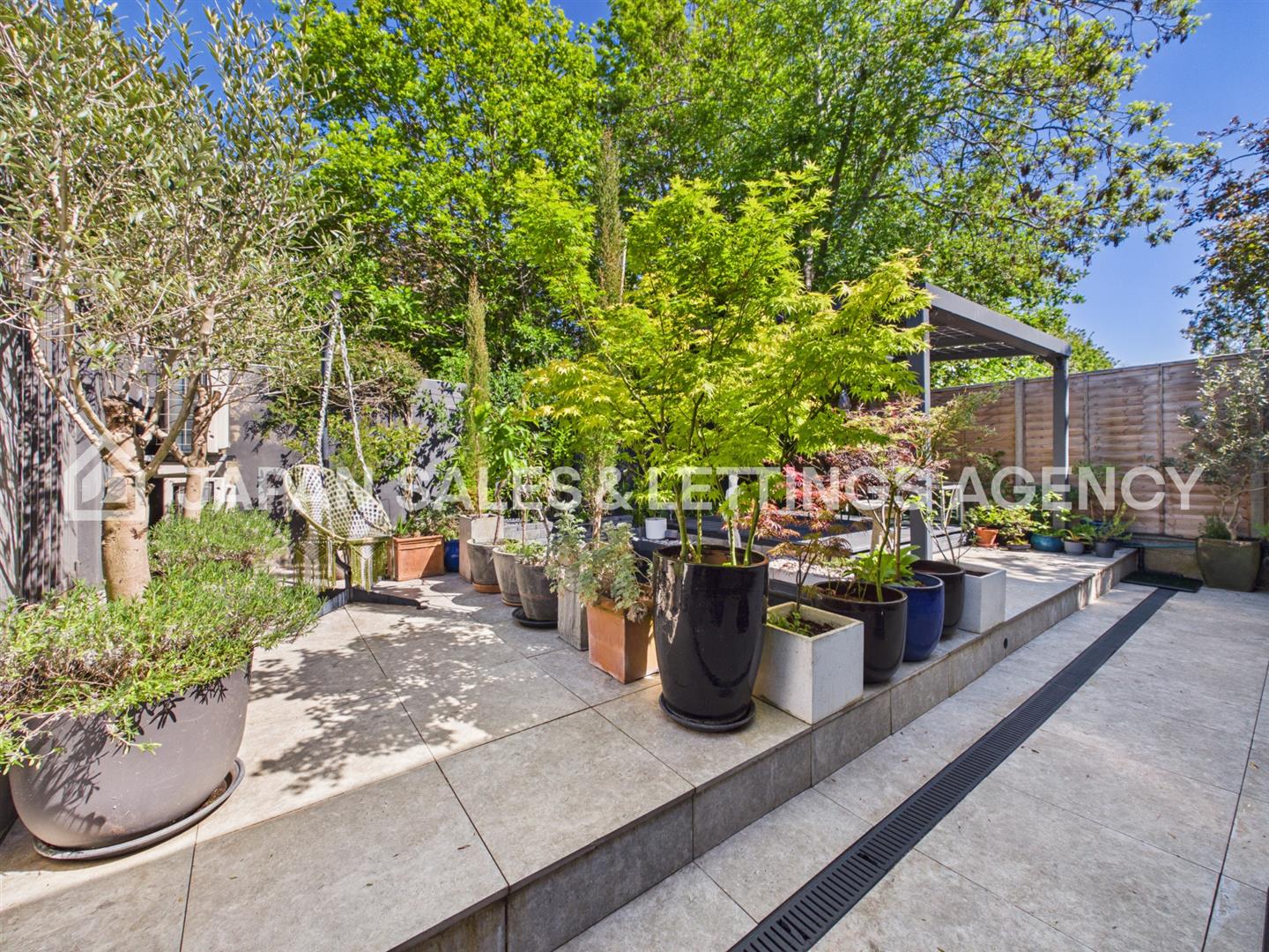 Flat Madeley Road in Greater London