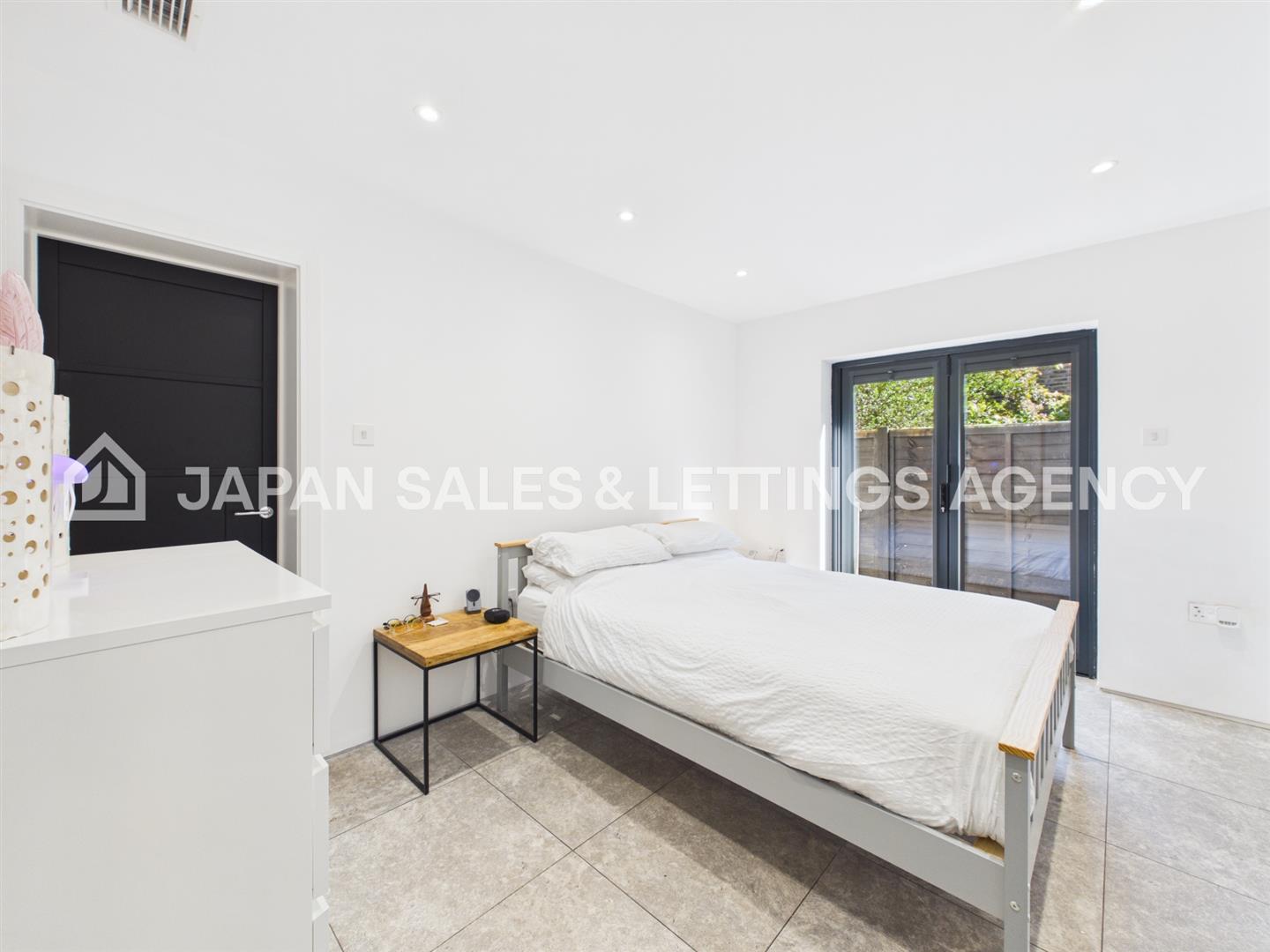 Flat Madeley Road in Greater London