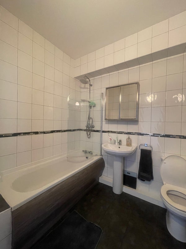 Room Meanwood Road in Leeds