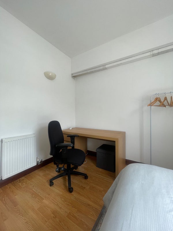 Room Meanwood Road in Leeds