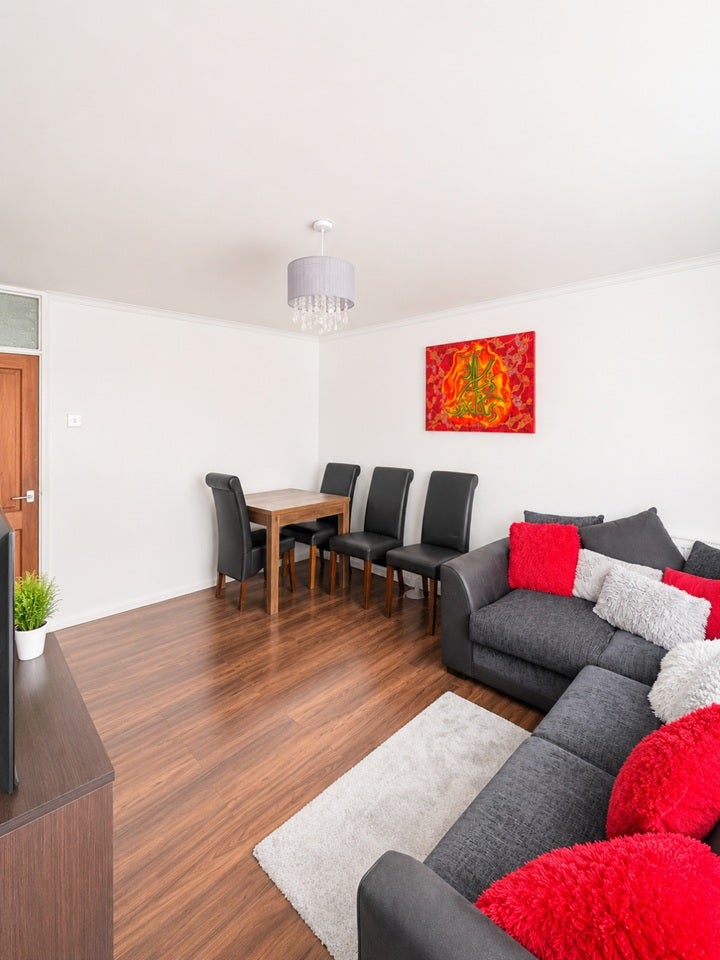 Flat Brading Crescent in Greater London