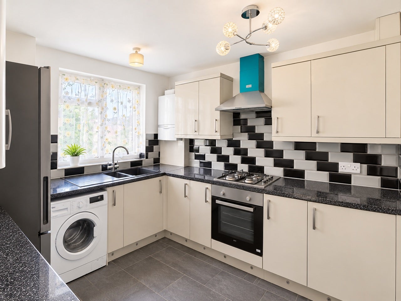 Flat Brading Crescent in Greater London