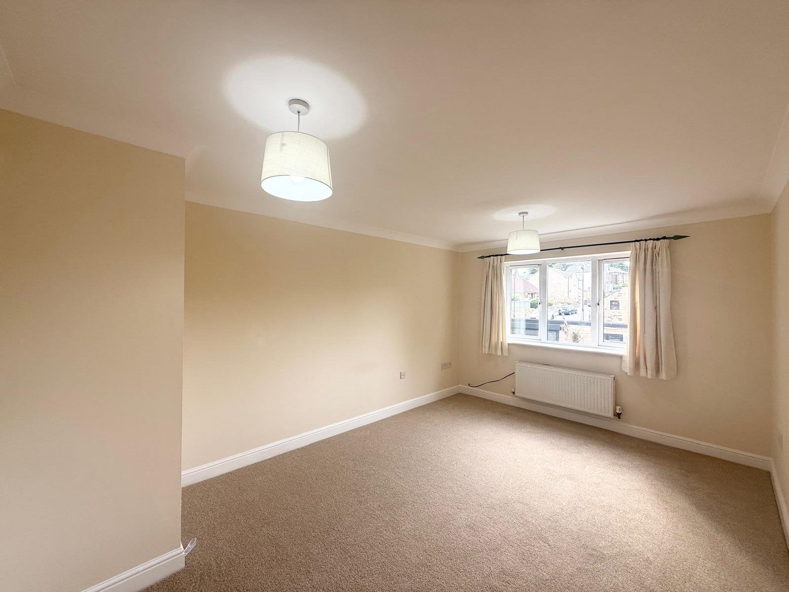 Flat Clifton Road in Leeds