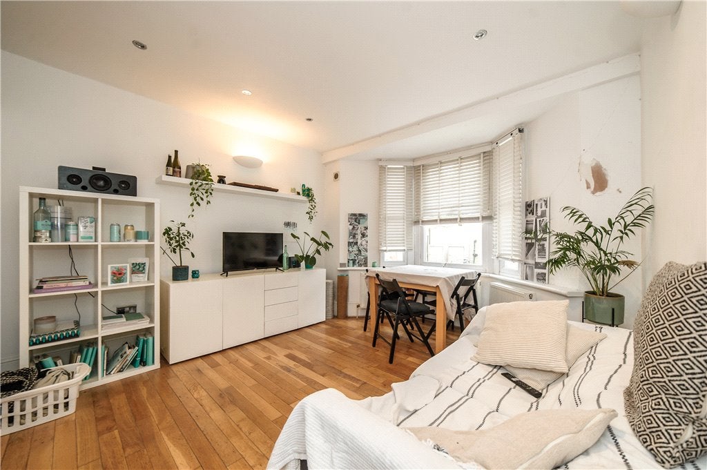 Flat Railton Road in Greater London