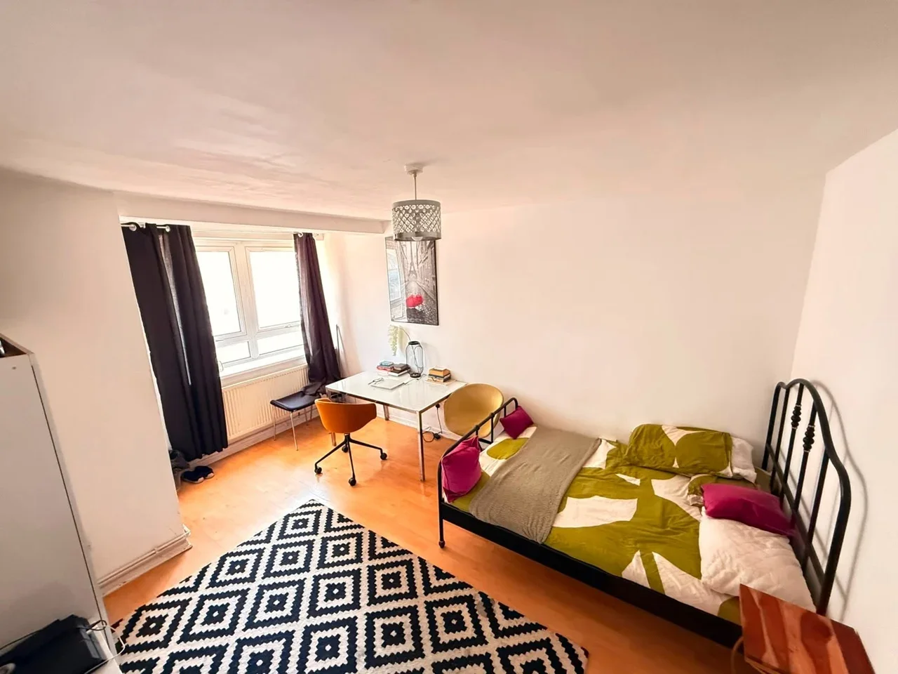 Room Darling Row in Greater London