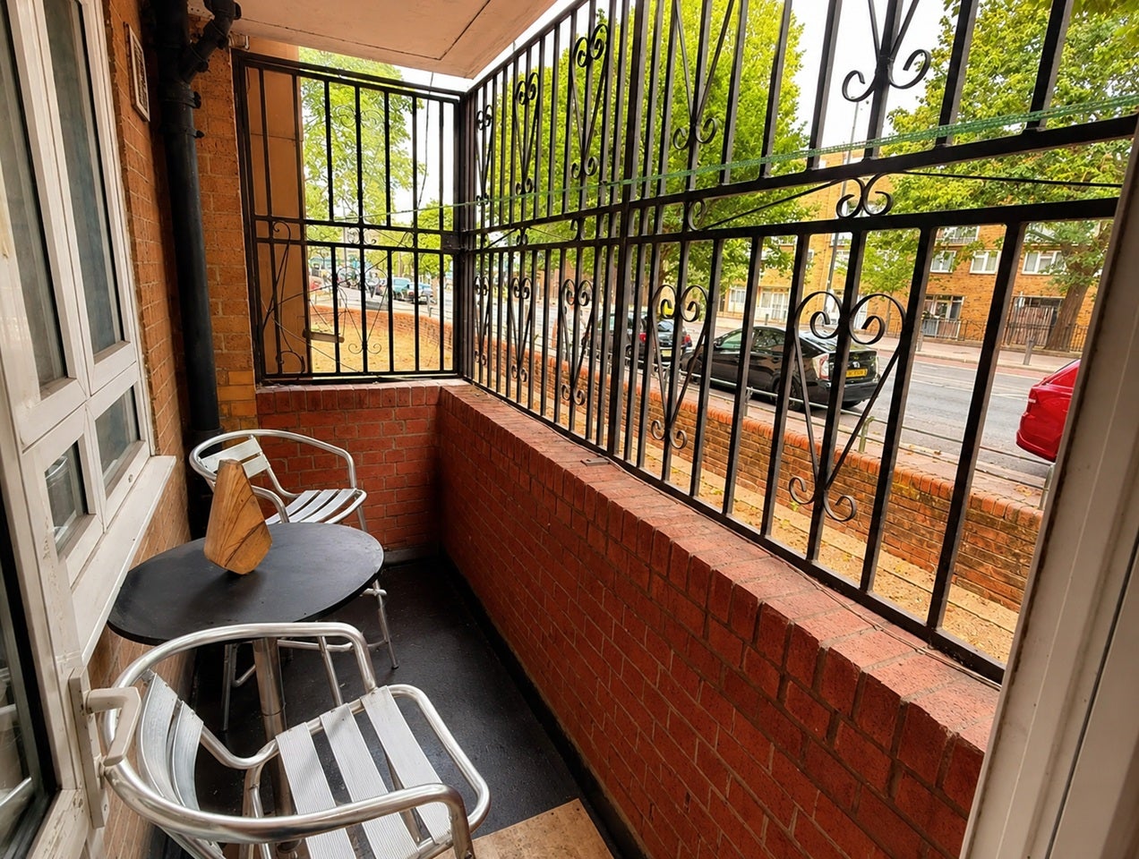Room Darling Row in Greater London