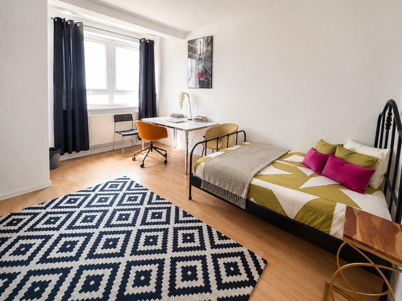 Room Darling Row in Greater London