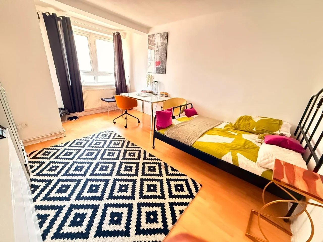 Room Darling Row in Greater London