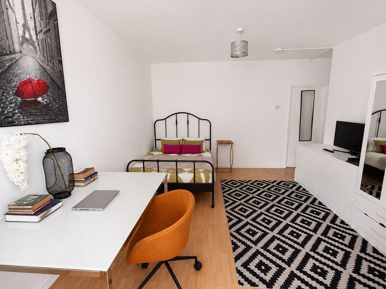 Room Darling Row in Greater London