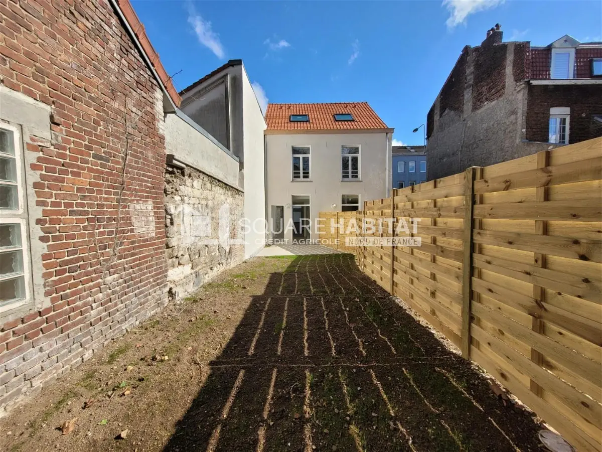 House Rue de Douai in Lille