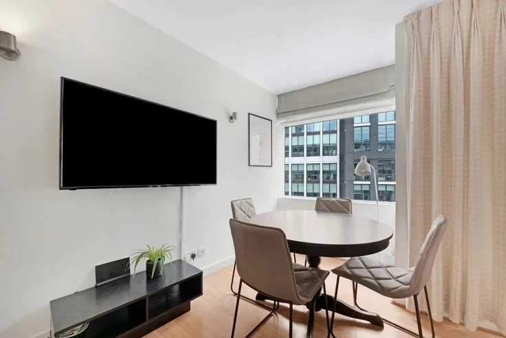Flat St Giles Square in Greater London