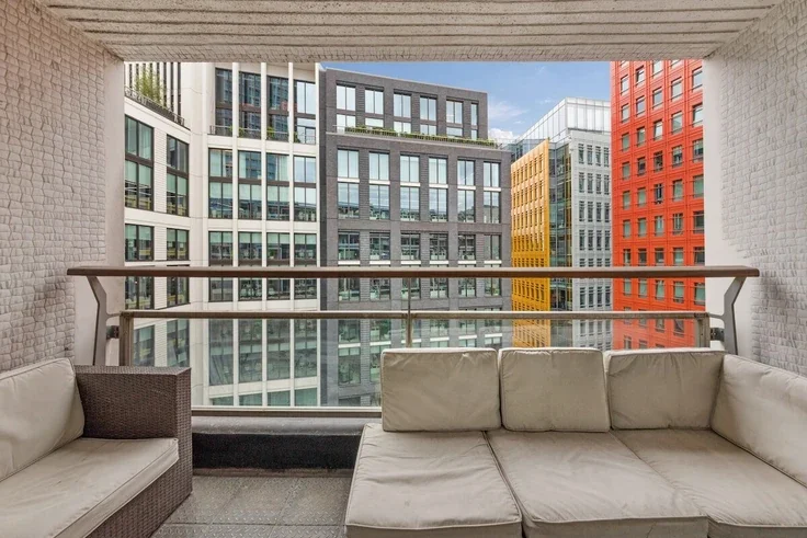 Flat St Giles Square in Greater London
