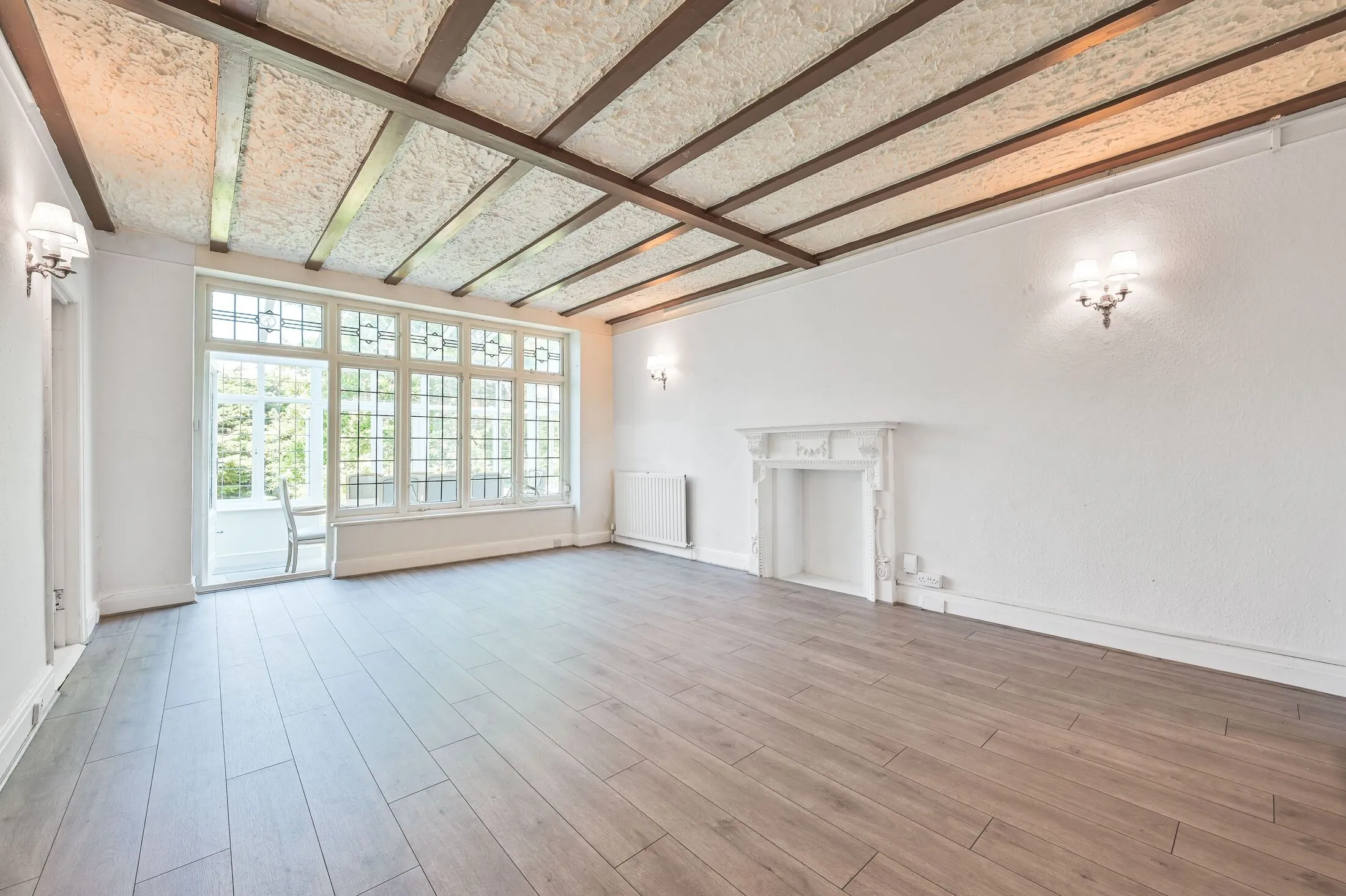 Flat Armitage Road in Greater London