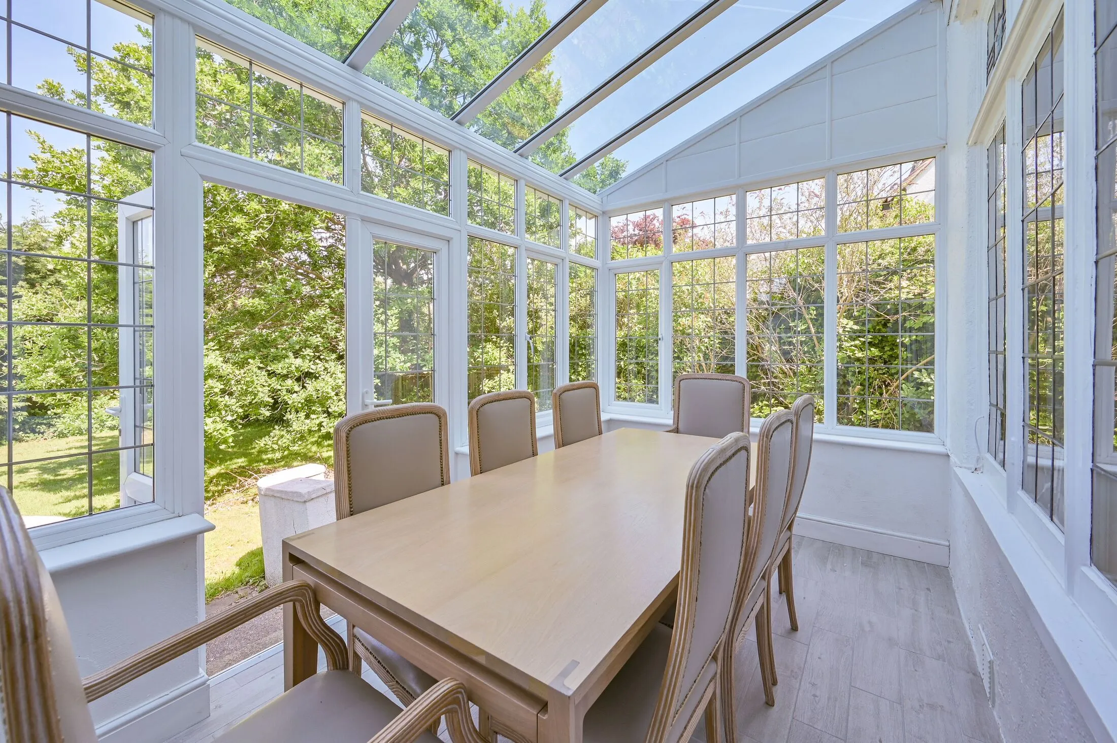 Flat Armitage Road in Greater London