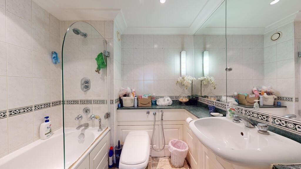 Flat Scarsdale Place in Greater London