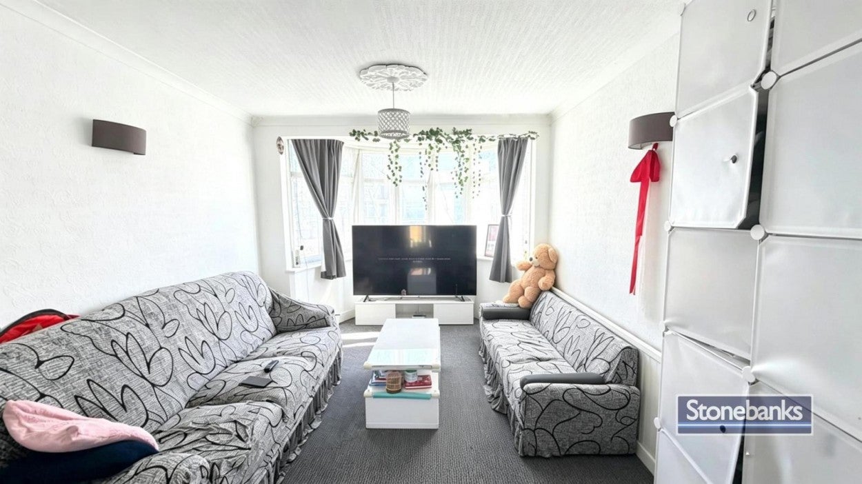 House Pendell Avenue in Greater London