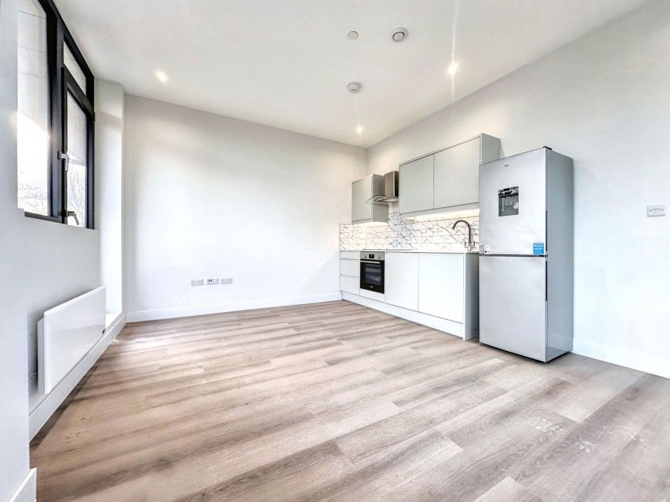 Room Cowley Business Park in Greater London