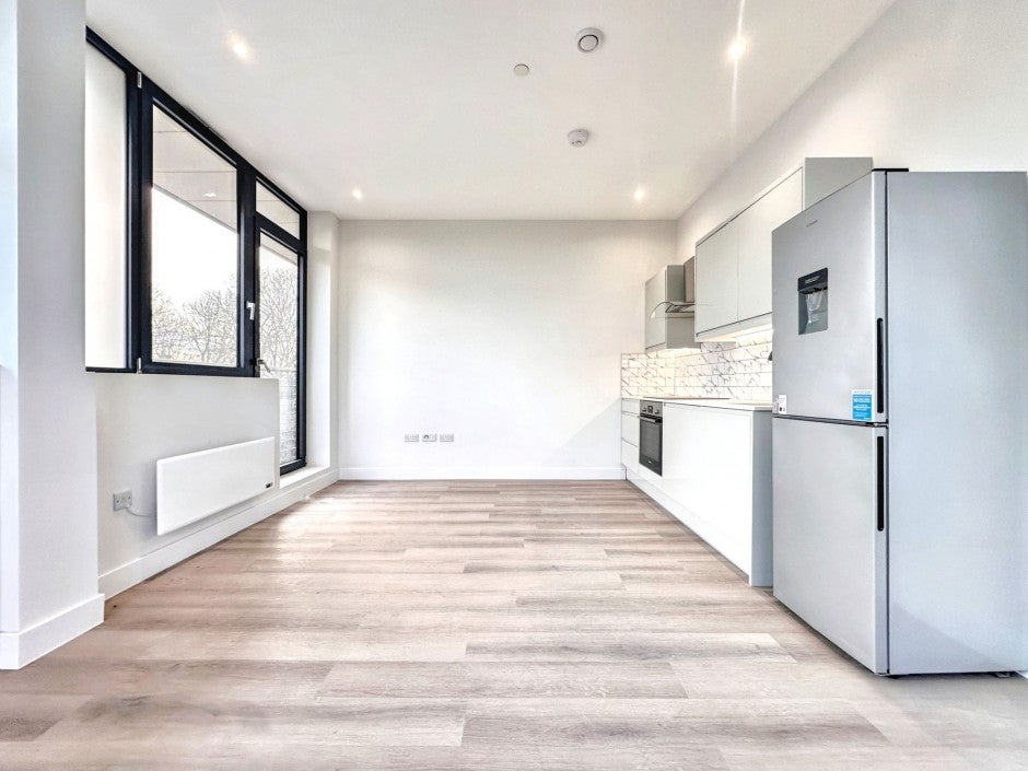 Room Cowley Business Park in Greater London