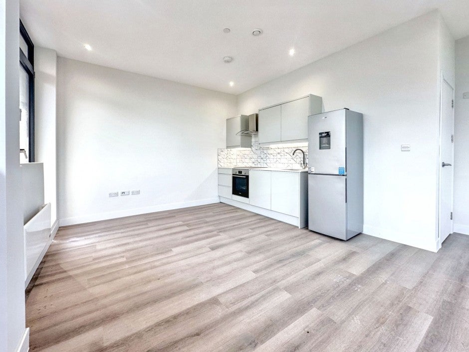Room Cowley Business Park in Greater London