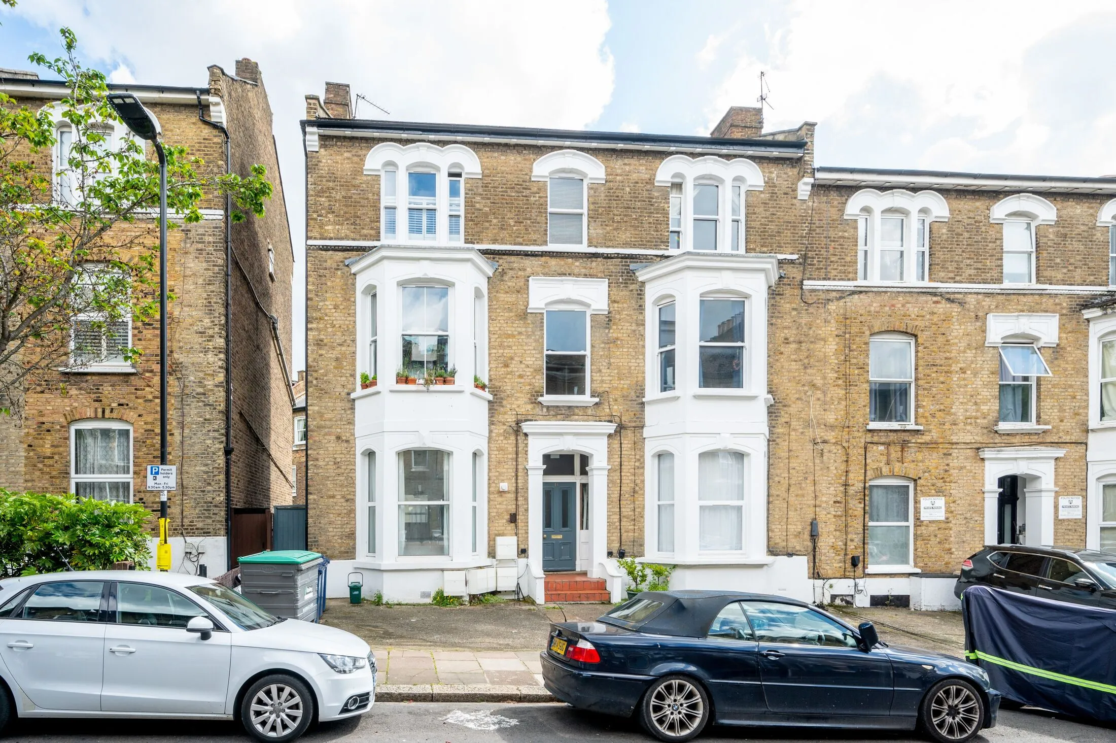 Flat Grove Road in Greater London