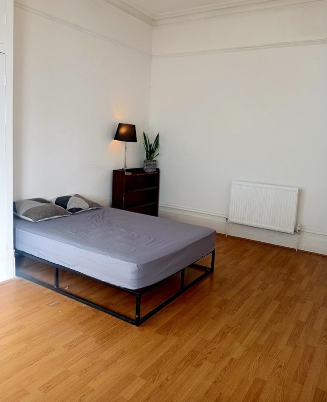 Room Rodway Road in Greater London