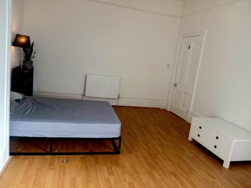 Room Rodway Road in Greater London