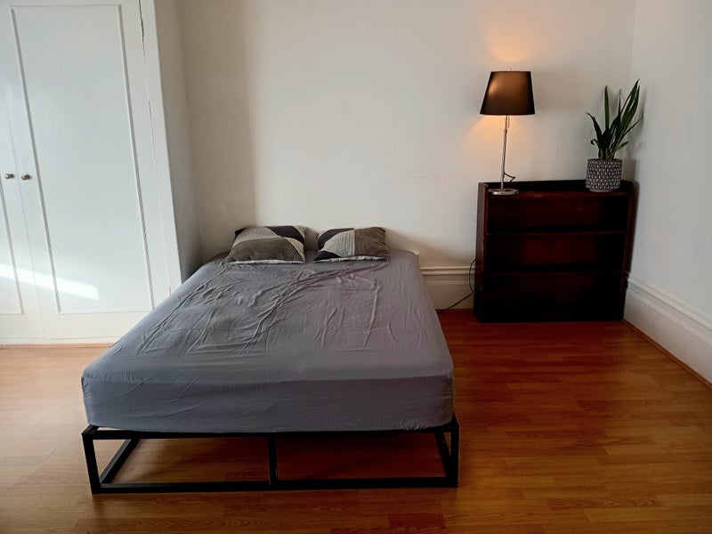Room Rodway Road in Greater London