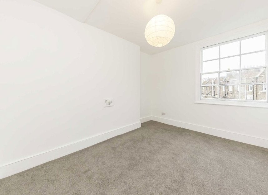Flat Warwick Way in London
