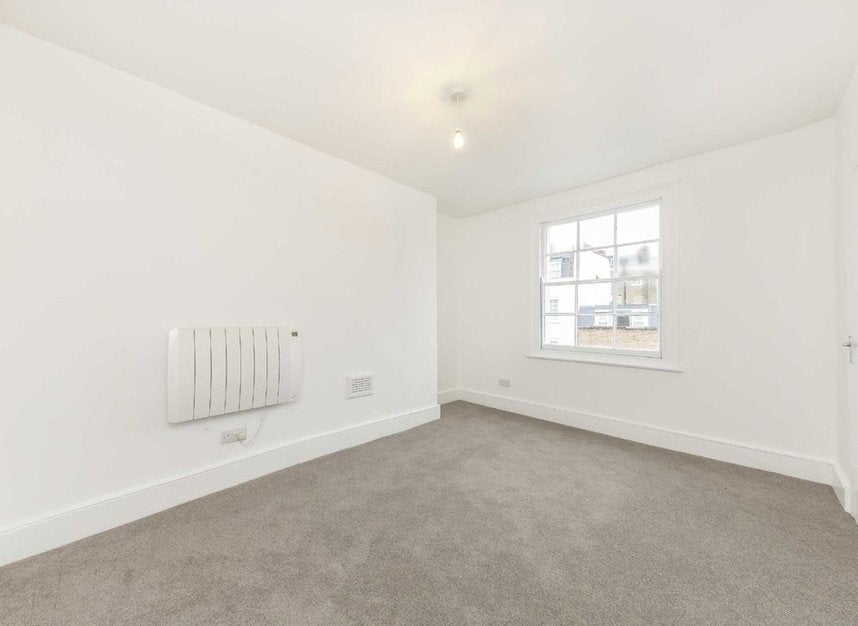 Flat Warwick Way in London