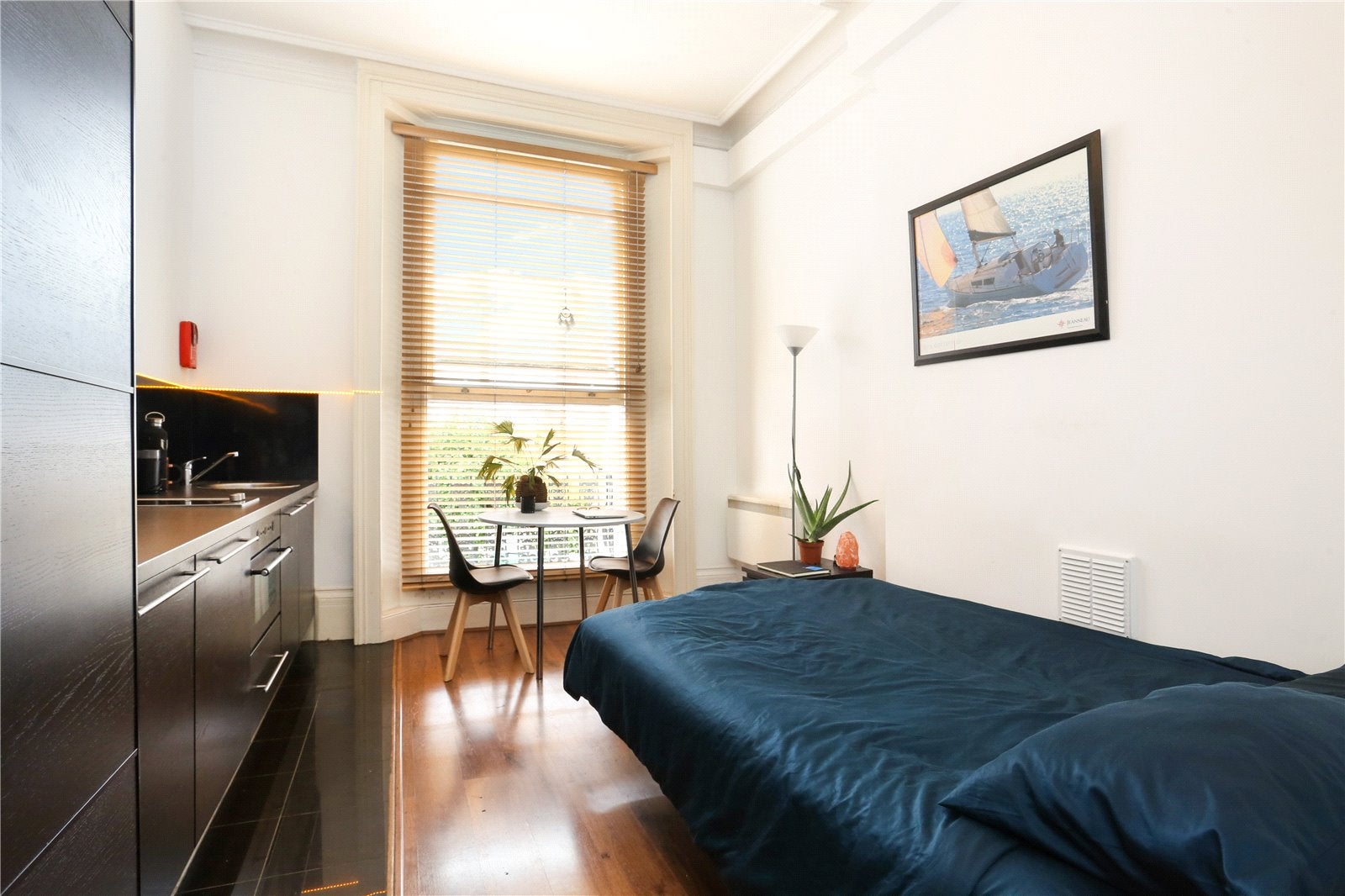 Flat Kensington Park Road in Greater London