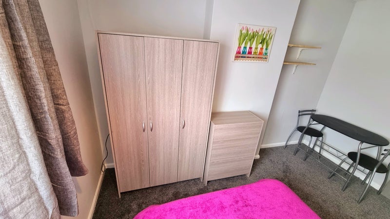 Room Barton Road in Farnworth