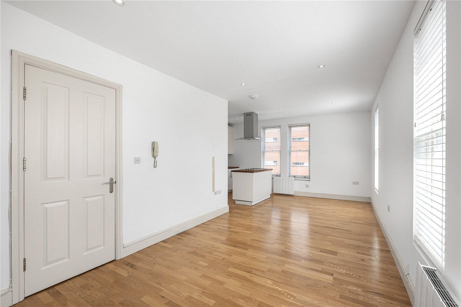 Flat Wavertree Road in Greater London