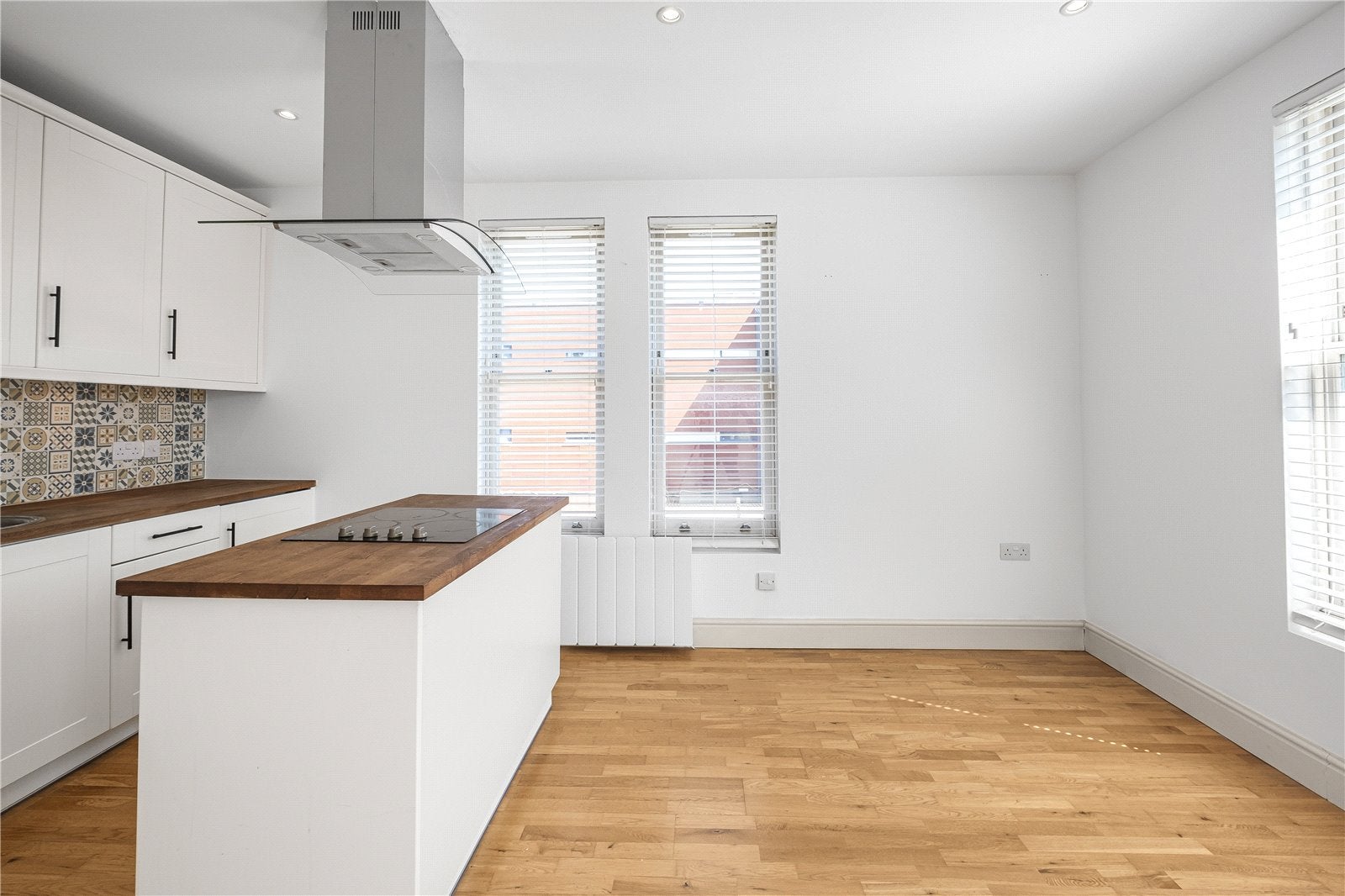 Flat Wavertree Road in Greater London