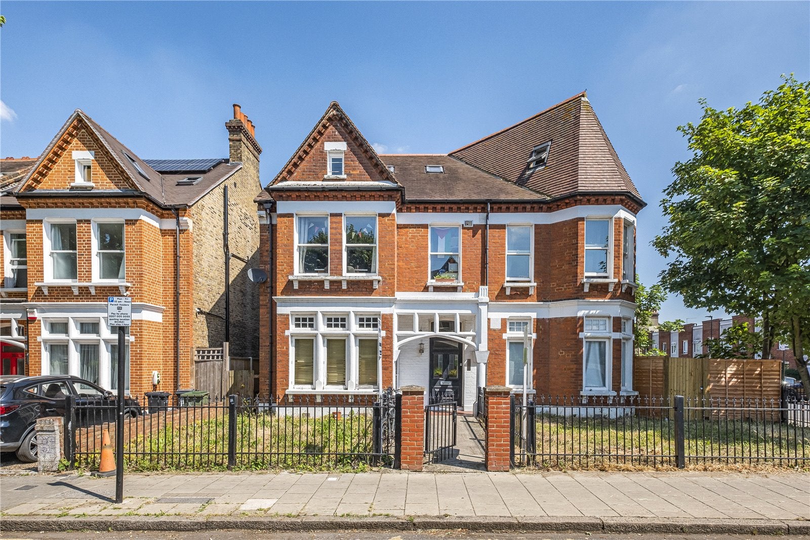 Flat Wavertree Road in Greater London