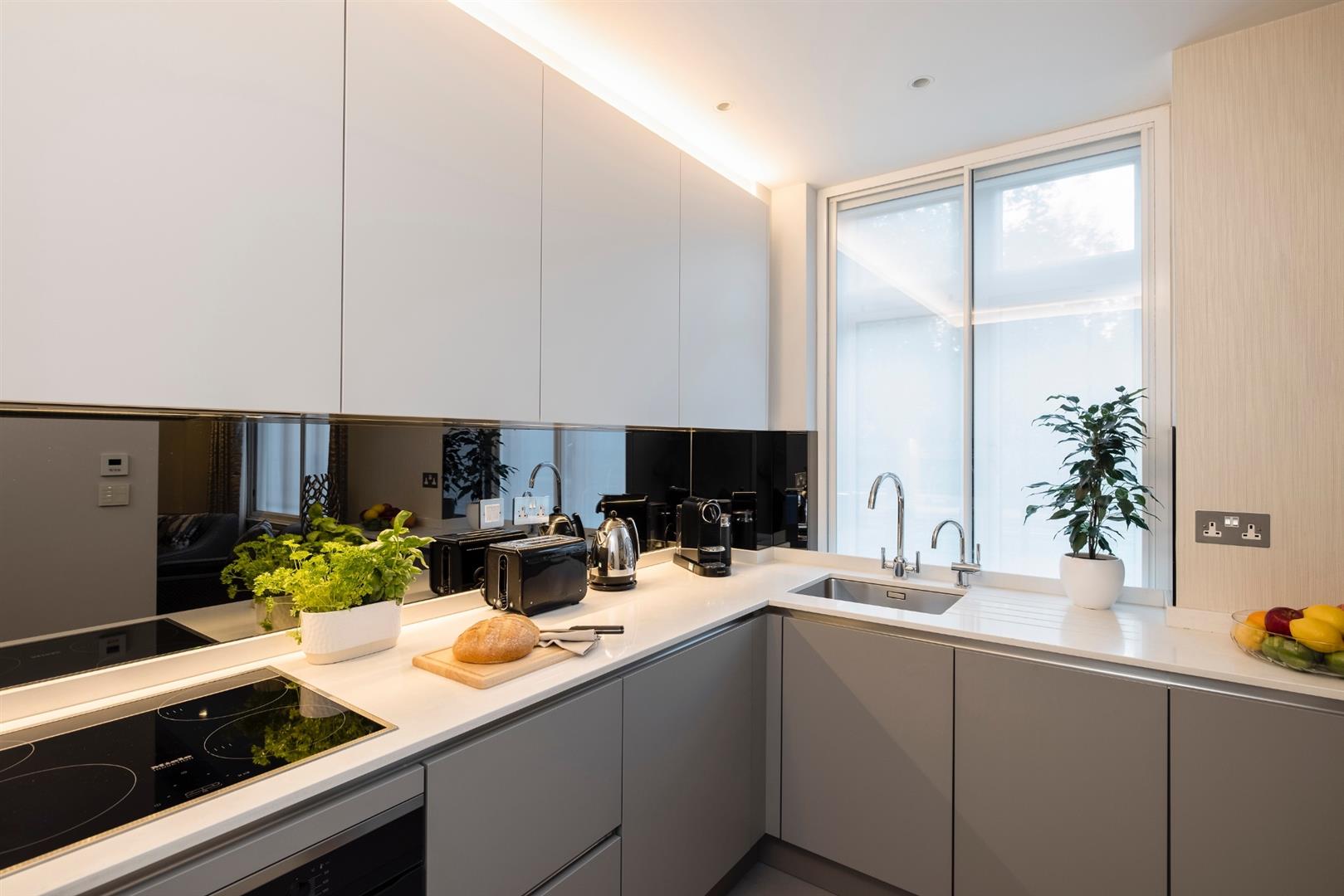 Flat Park Lane in City of Westminster