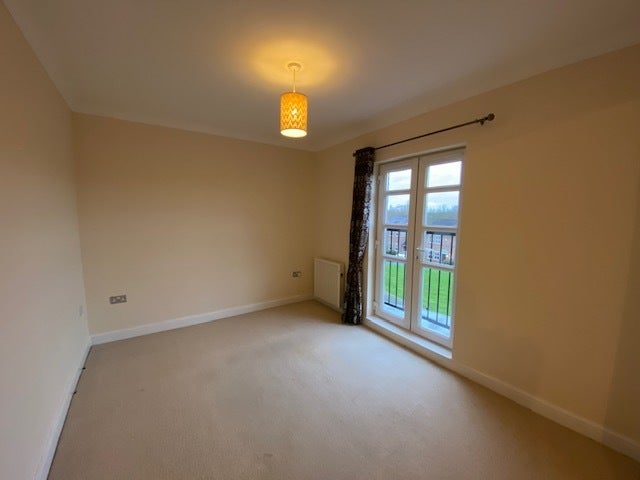 Flat Dorchester Avenue in Preston