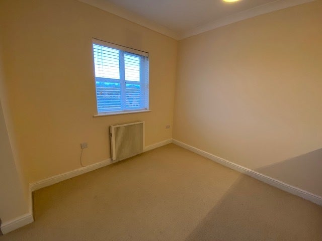 Flat Dorchester Avenue in Preston