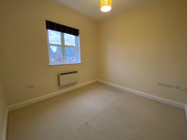Flat Dorchester Avenue in Preston