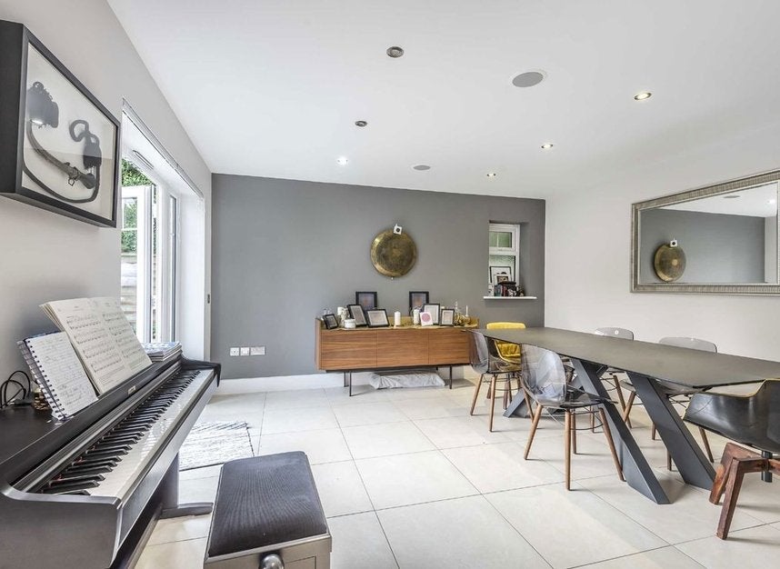 House Oakhurst Close in Greater London