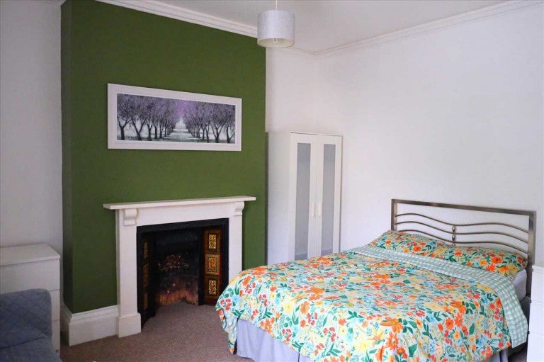 Room North Road East in Plymouth