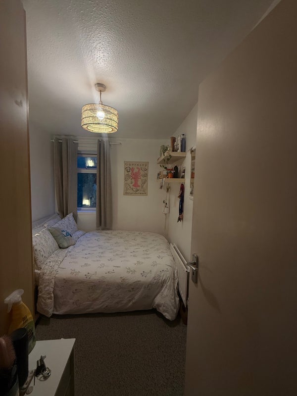 Room Endlesham Road in Greater London