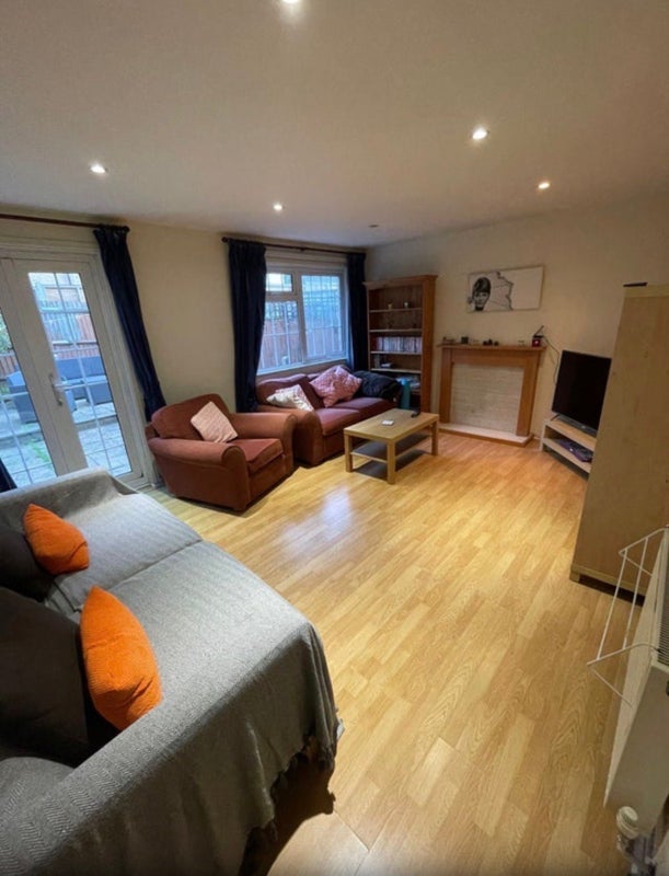 Room Endlesham Road in Greater London