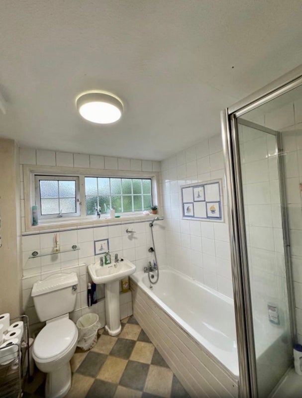Room Endlesham Road in Greater London