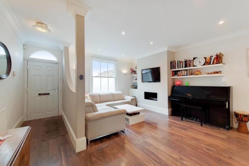 Room Arbour Square in Greater London