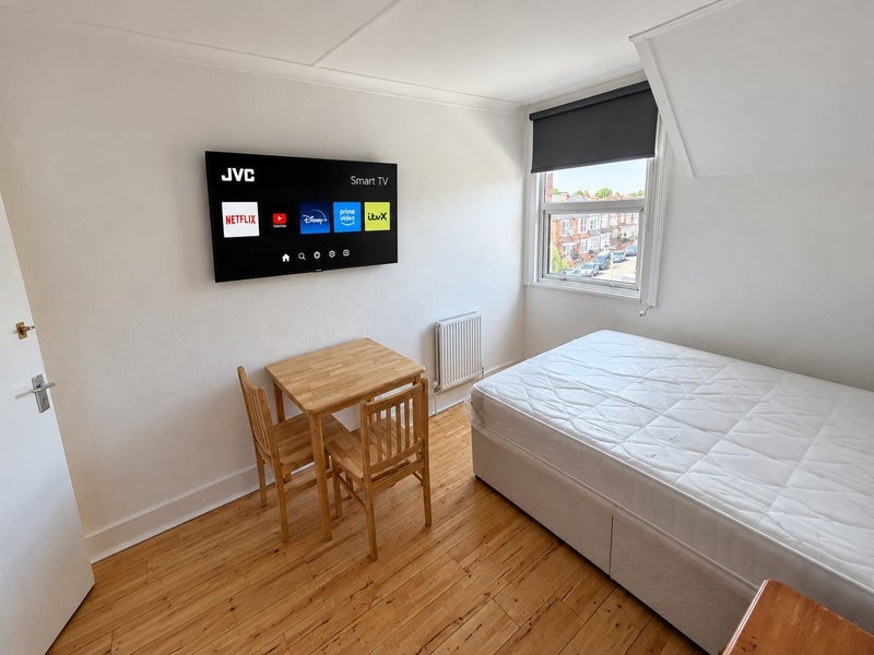 Room High Road in Greater London