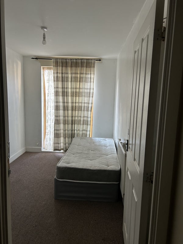 Room Pamela Street in Greater London