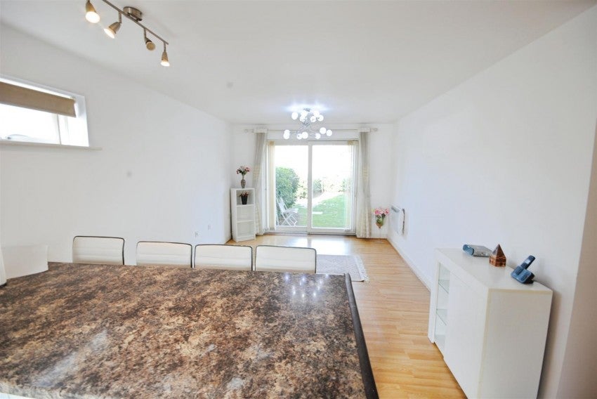 Flat Whippendell Road in Watford
