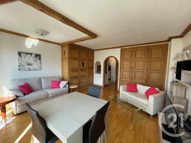 Appartement Place Charles de Gaulle à Paris