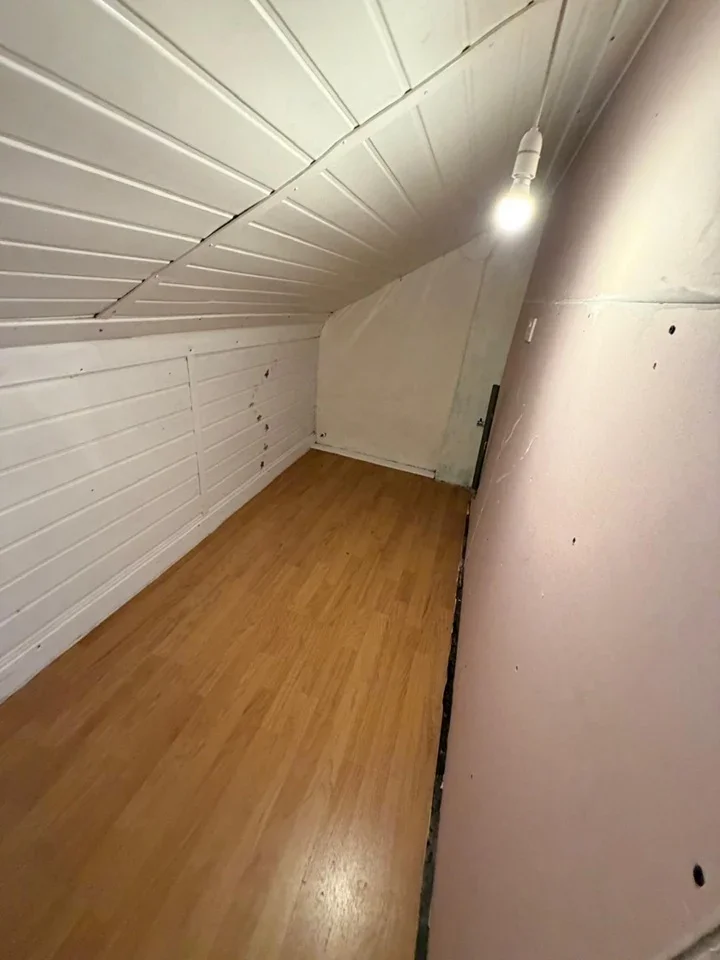 Flat Hanworth Road in Greater London